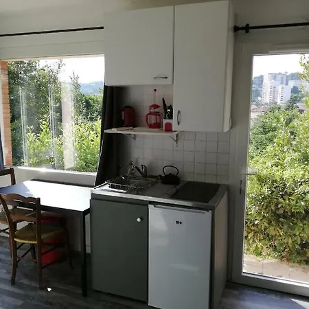 Belle Maisonnette Calme, Jardin, Wifi, Parking בית נופש